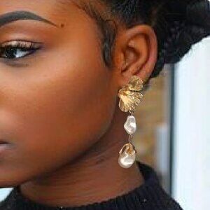 House of Harlow 1960 Flower Pearl And Leaf Garland Dangling Drop Earrings